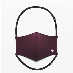 Lululemon face mask in cassis
